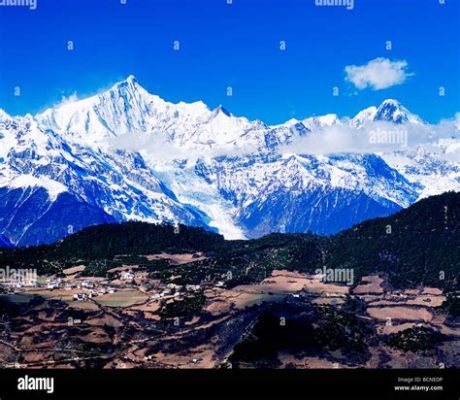 梅里雪山怎麼玩與雲海的美麗是否能掩蓋山巒上的風雪？